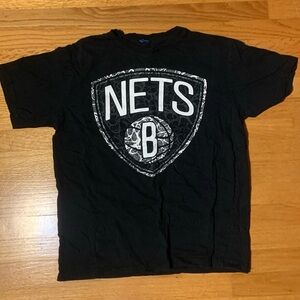 Brooklyn Nets NBA Graphic Print Retro Logo T-Shirt Black Men’s Medium